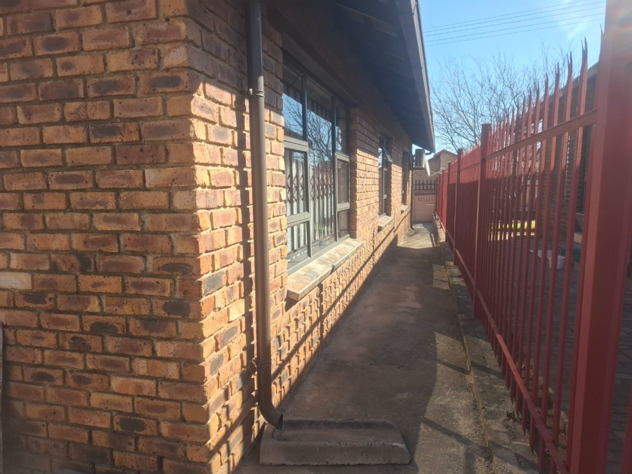 3 Bedroom Property for Sale in Maokeng Free State
